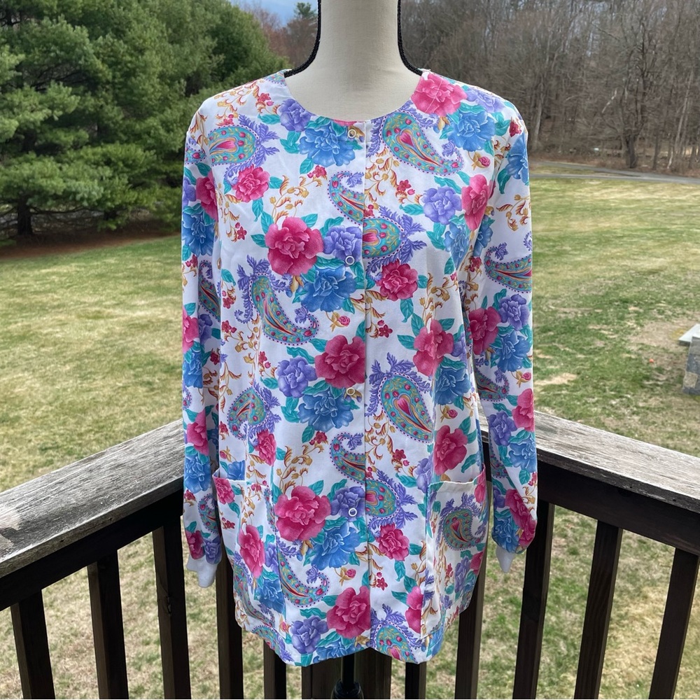 Simply Basic scrubs scrub jacket snaps Mother’s Day spring floral pastels medium
